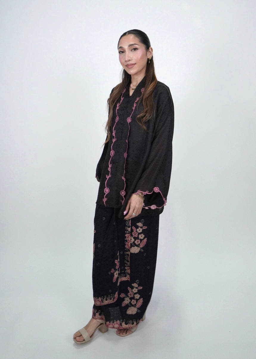 Qaseh in Black Rose