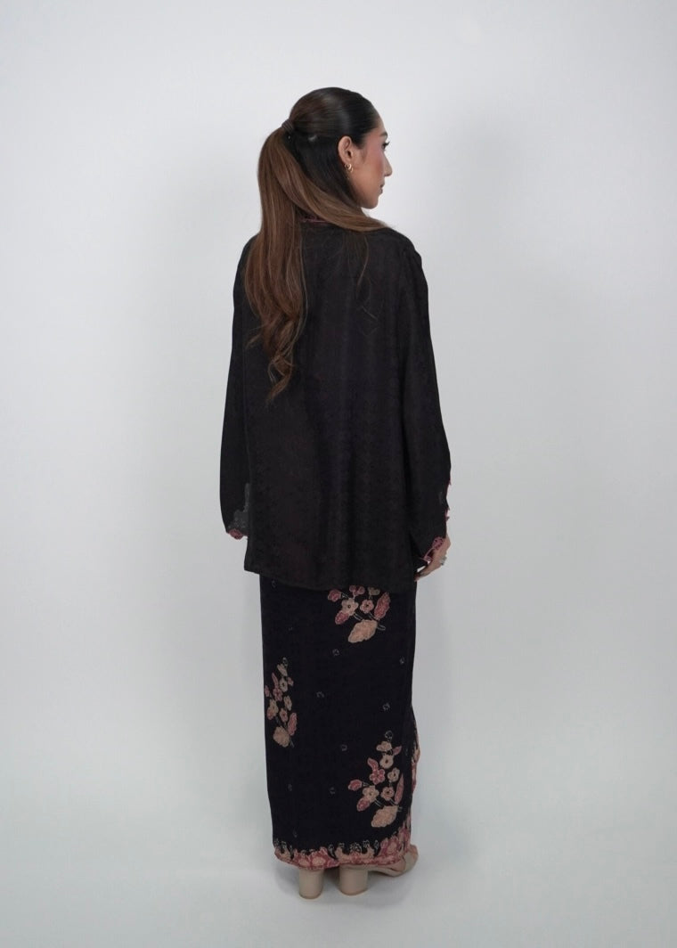 Qaseh in Black Rose