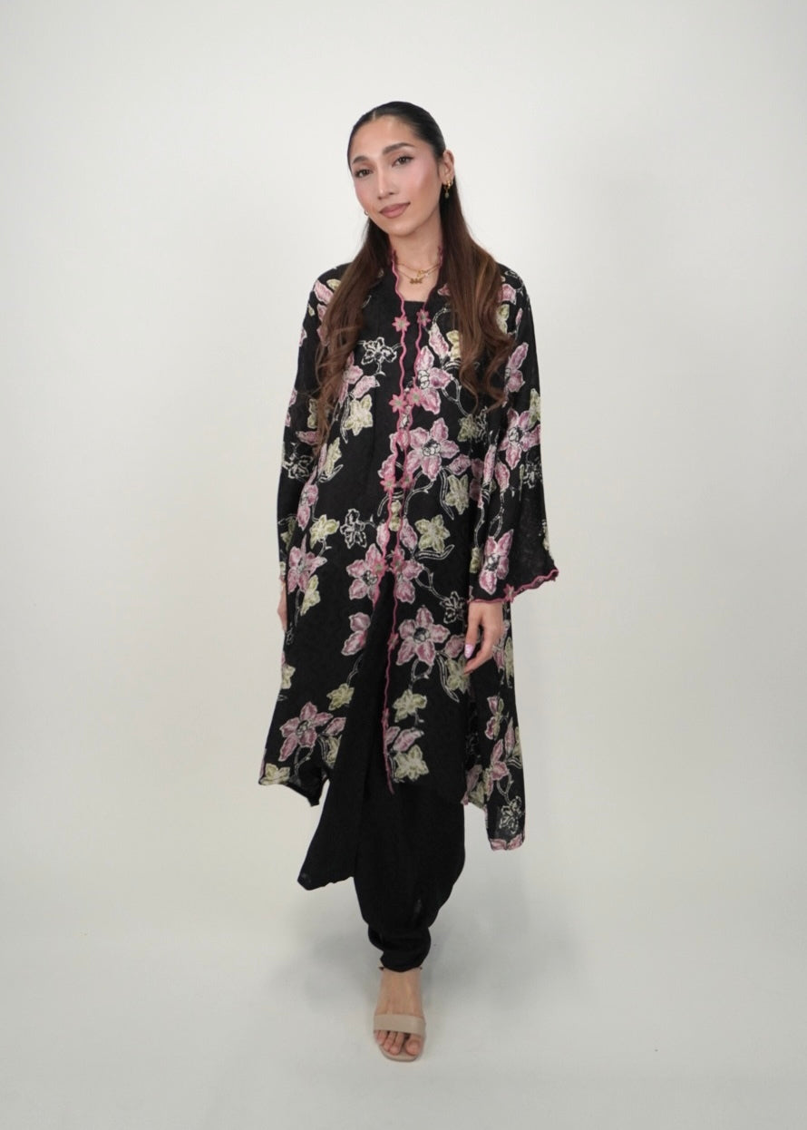 Kuntum Long Mekar in Black Berry