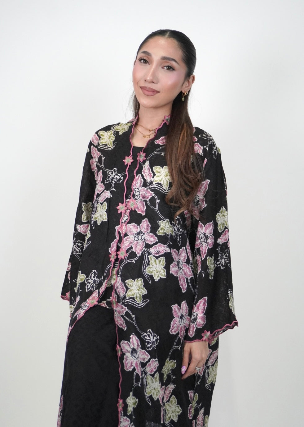 Kuntum Long Mekar in Black Berry