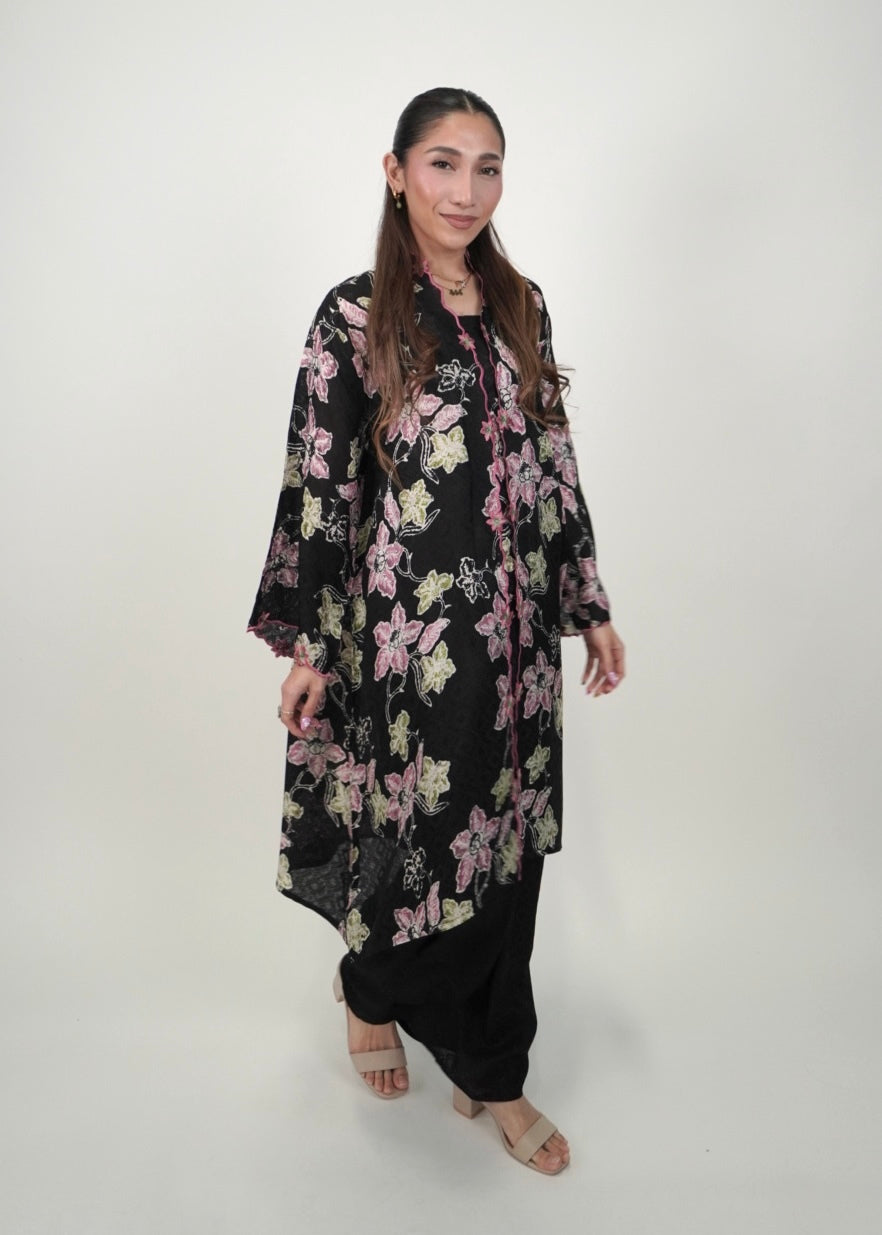 Kuntum Long Mekar in Black Berry