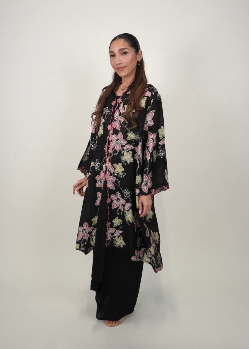 Kuntum Long Mekar in Black Berry