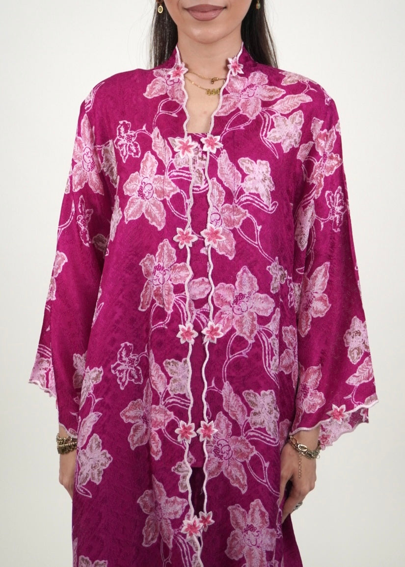 Kuntum Long Mekar in Fuchsia