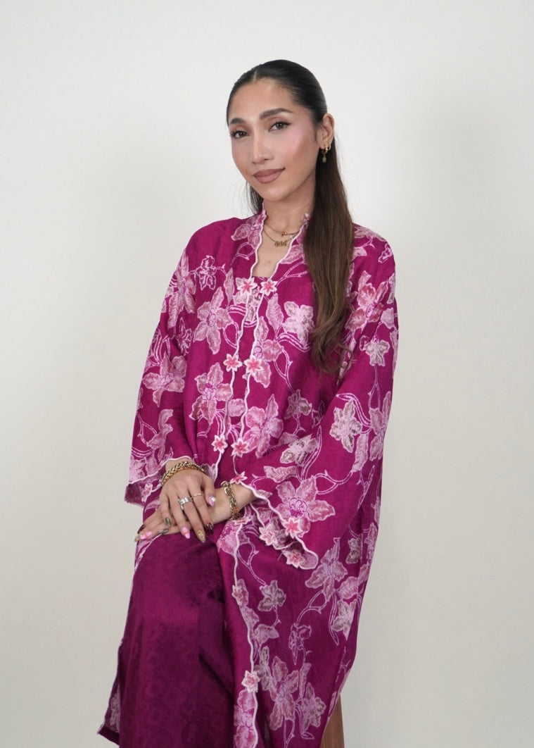 Kuntum Long Mekar in Fuchsia