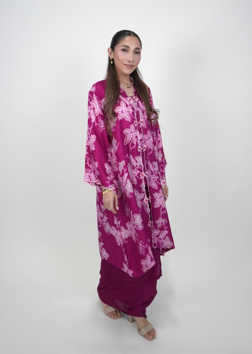 Kuntum Long Mekar in Fuchsia