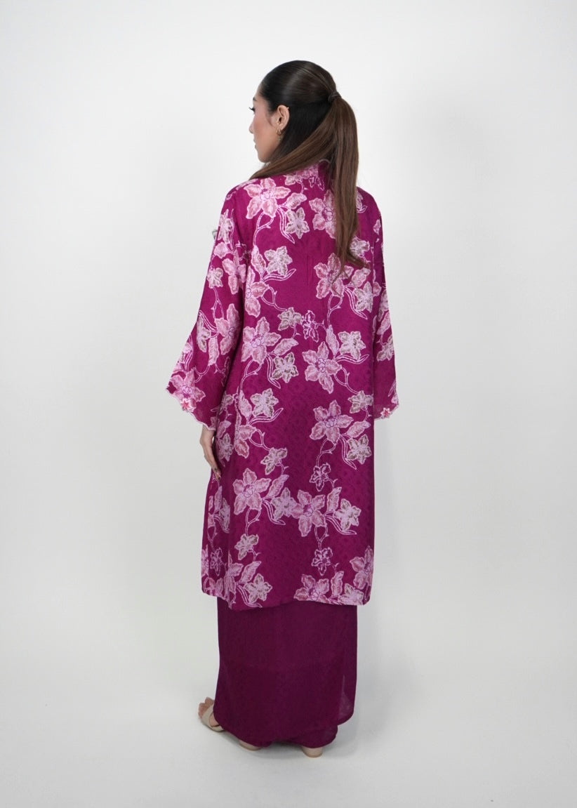 Kuntum Long Mekar in Fuchsia