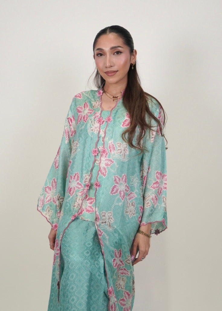Kuntum Long Mekar in Tiffany