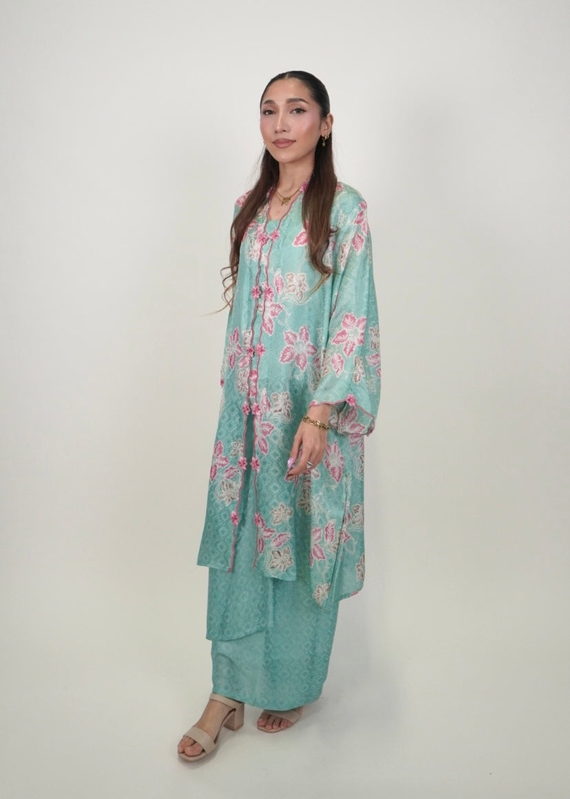 Kuntum Long Mekar in Tiffany