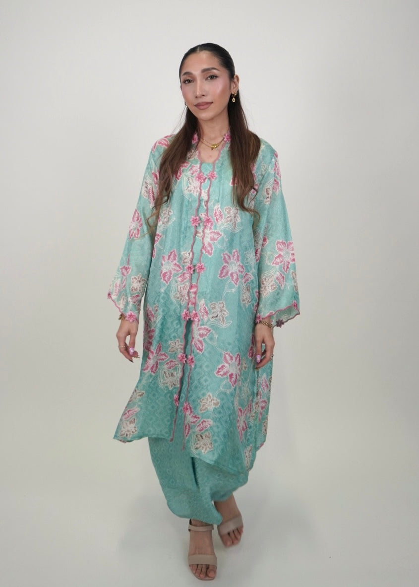 Kuntum Long Mekar in Tiffany