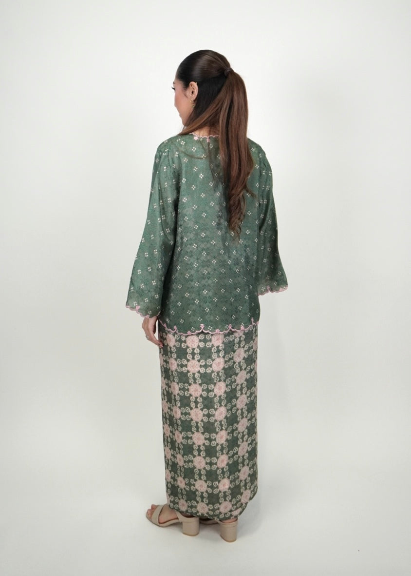 Qayla Dotty in Jade