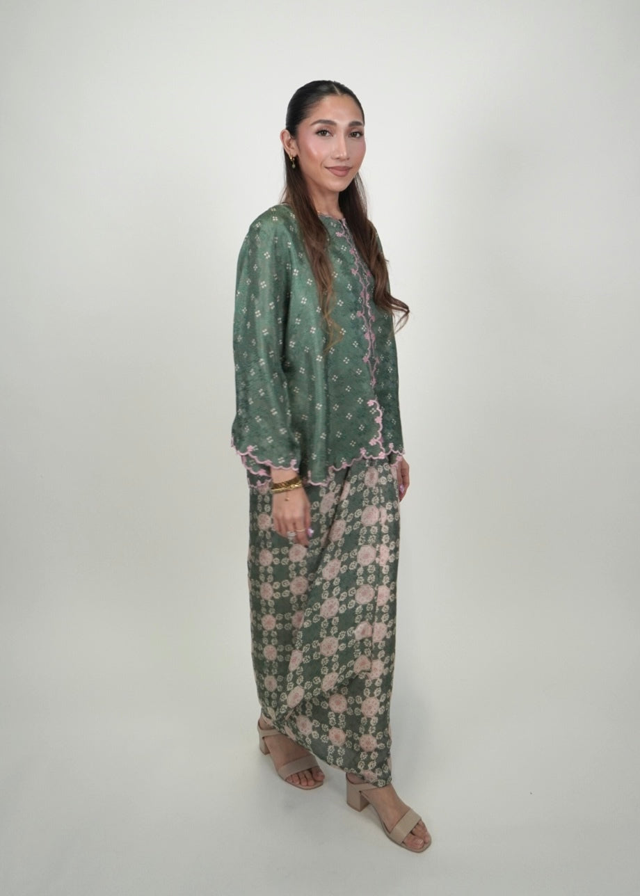 Qayla Dotty in Jade