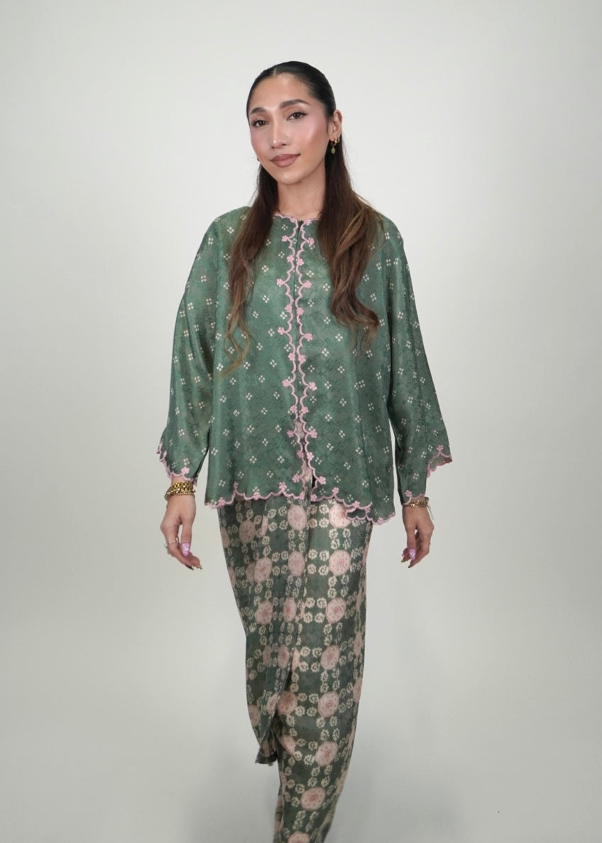 Qayla Dotty in Jade