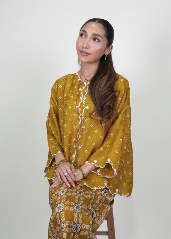Qayla Dotty in Marigold