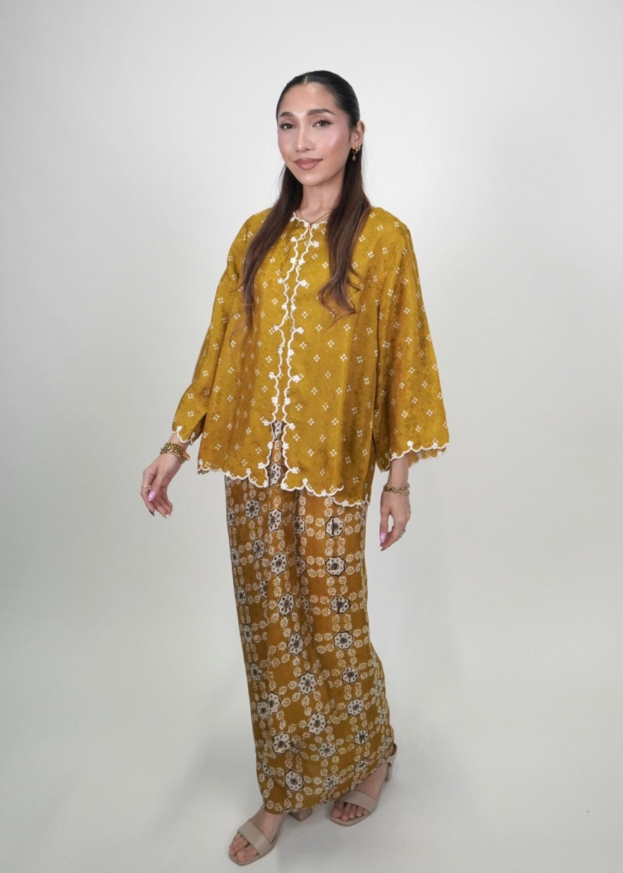 Qayla Dotty in Marigold