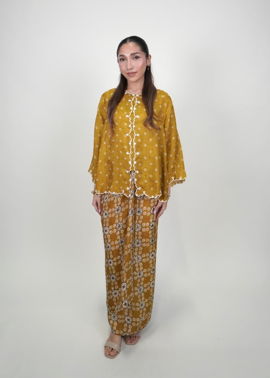 Qayla Dotty in Marigold
