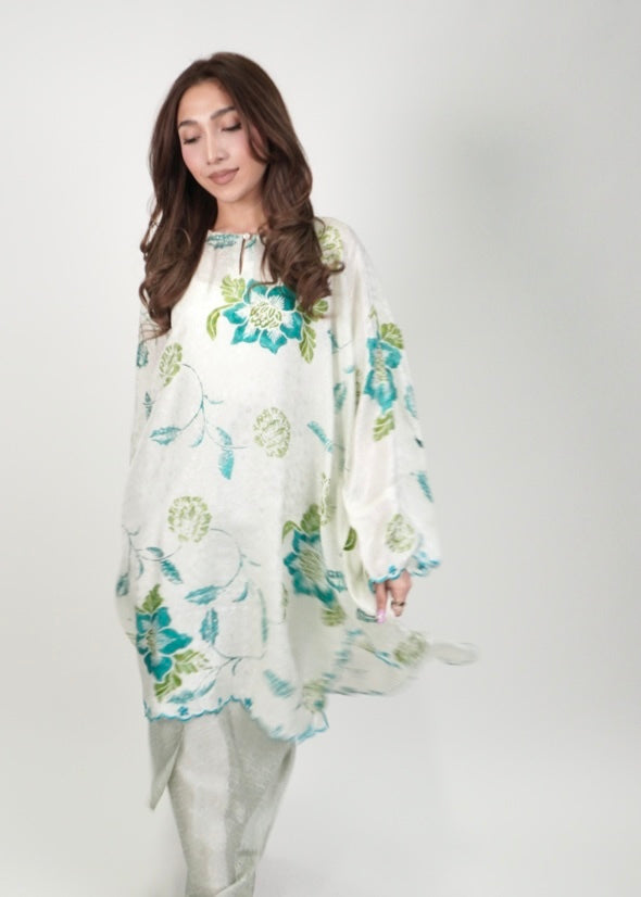 Chempaka in White Sage