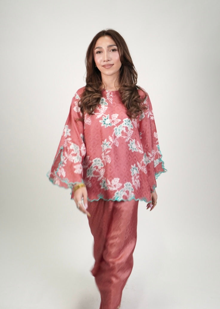 Chinta Mekar in Coral Pink