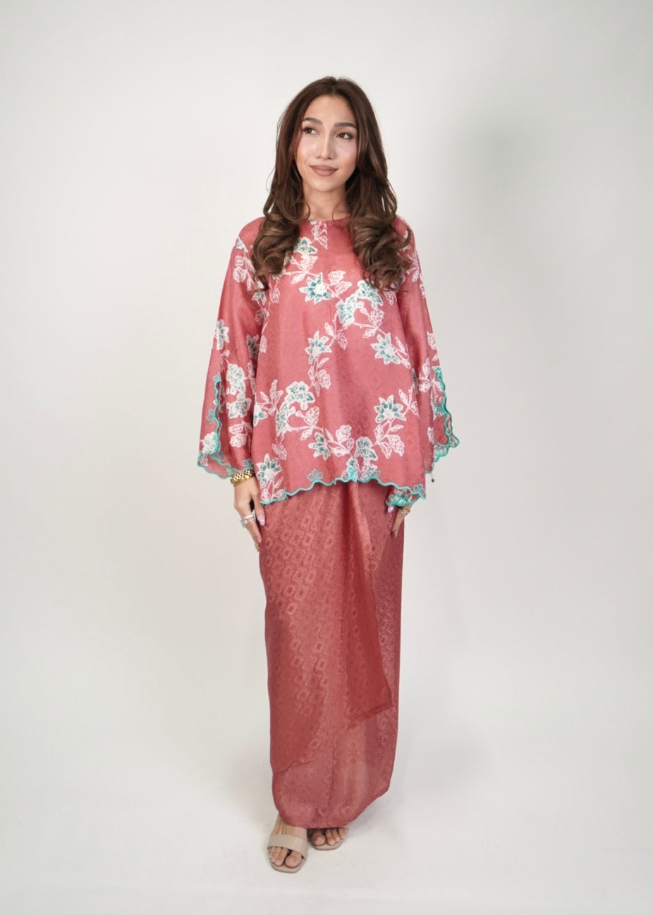 Chinta Mekar in Coral Pink