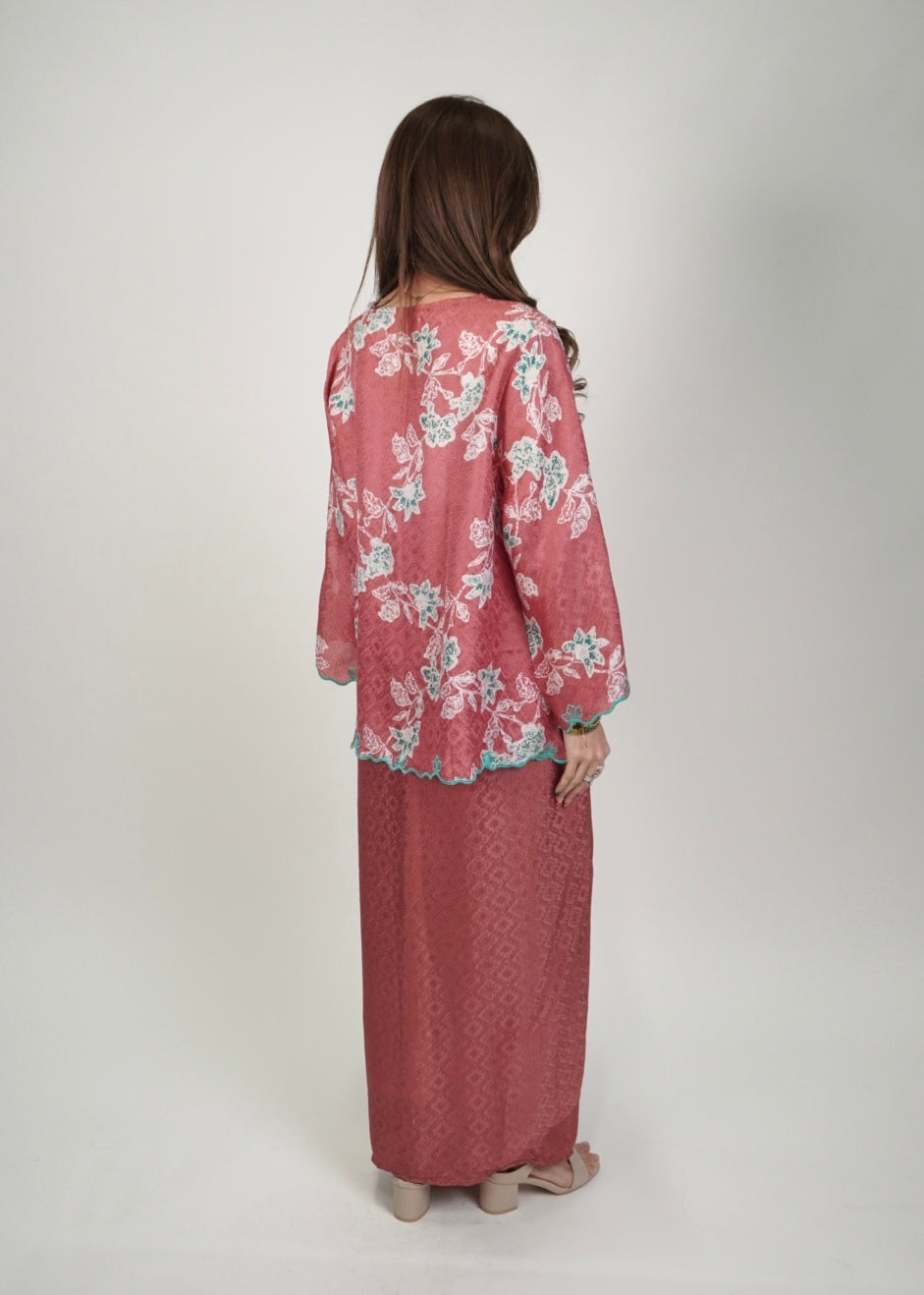 Chinta Mekar in Coral Pink
