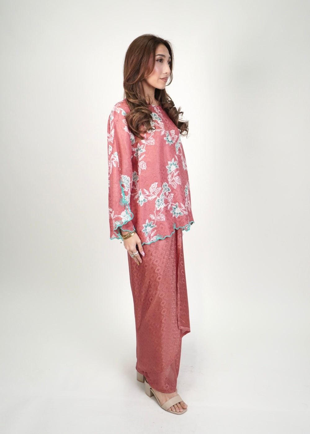 Chinta Mekar in Coral Pink