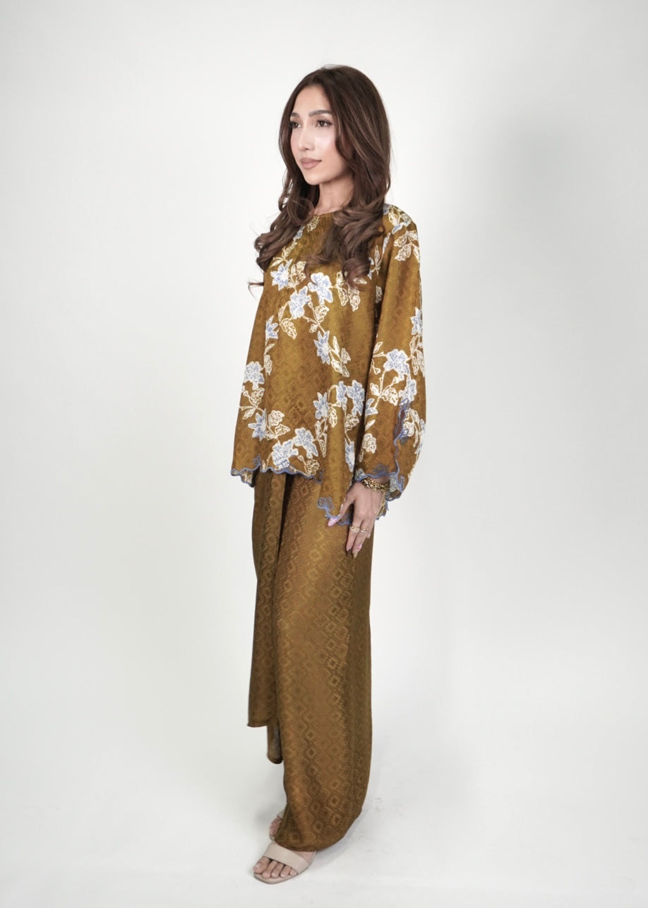Chinta Mekar in Cider Brown