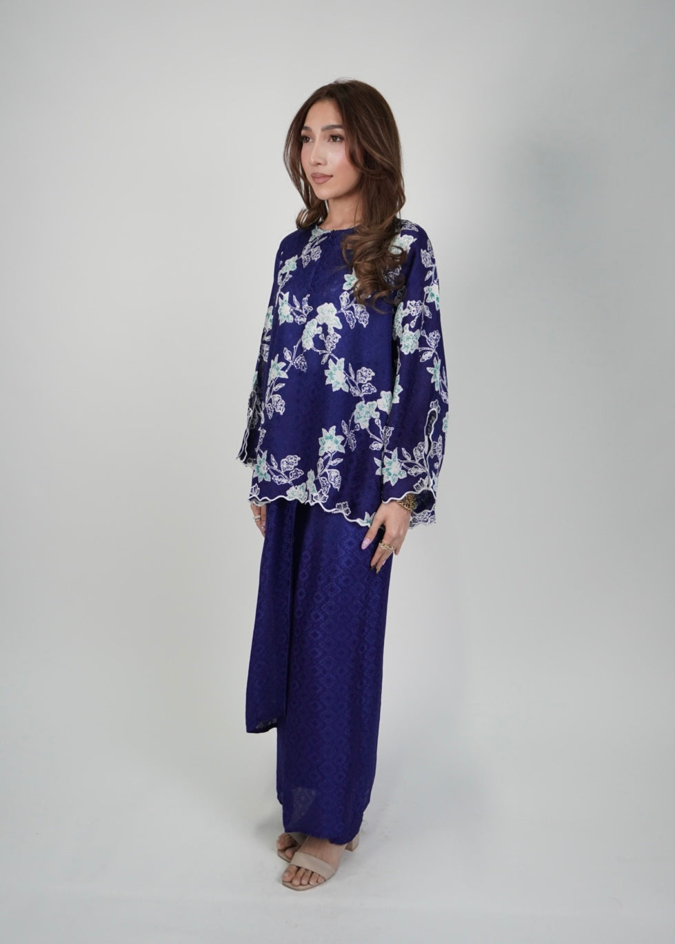 Chinta Mekar in Royal Blue