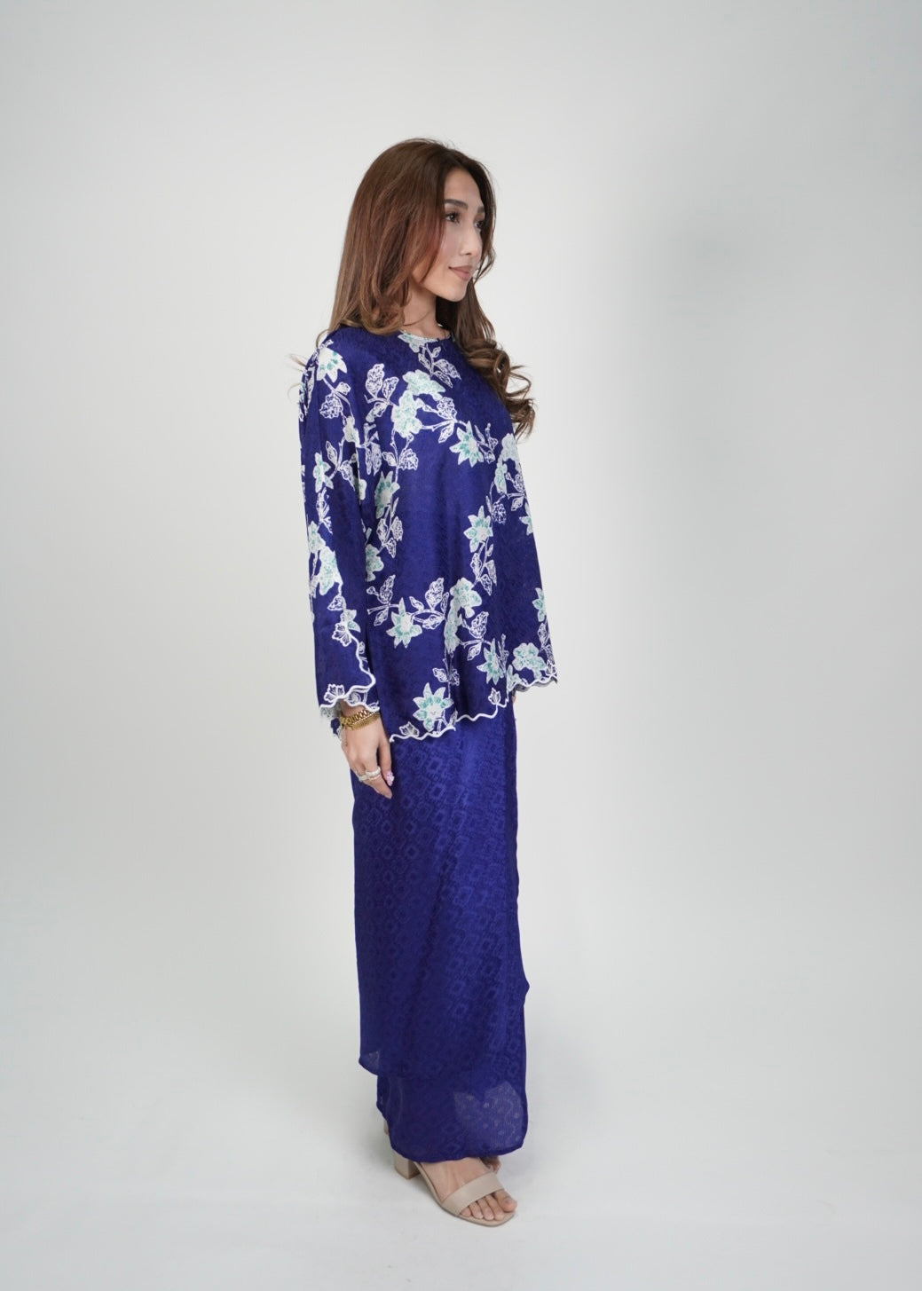 Chinta Mekar in Royal Blue