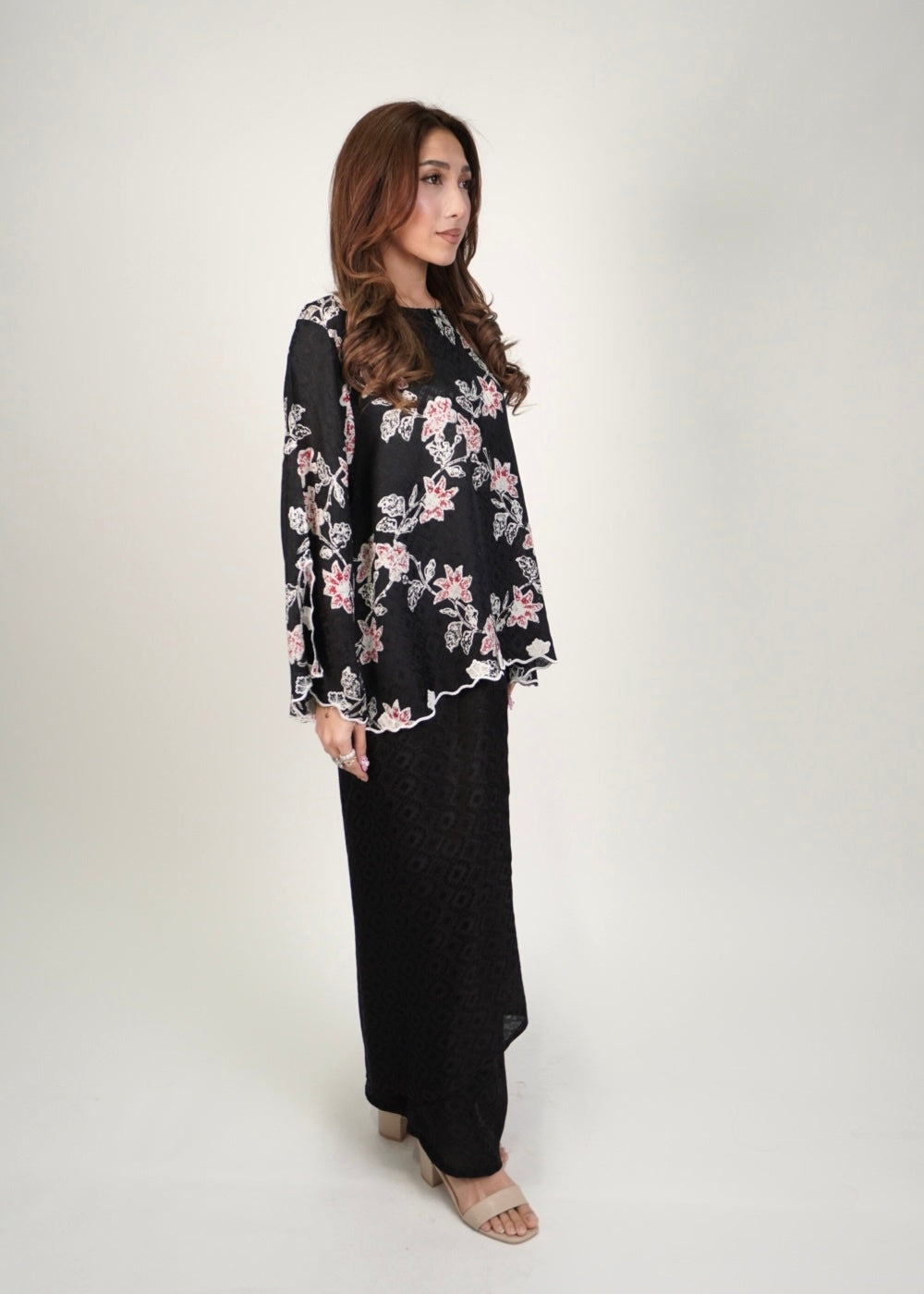 Chinta Mekar in Black
