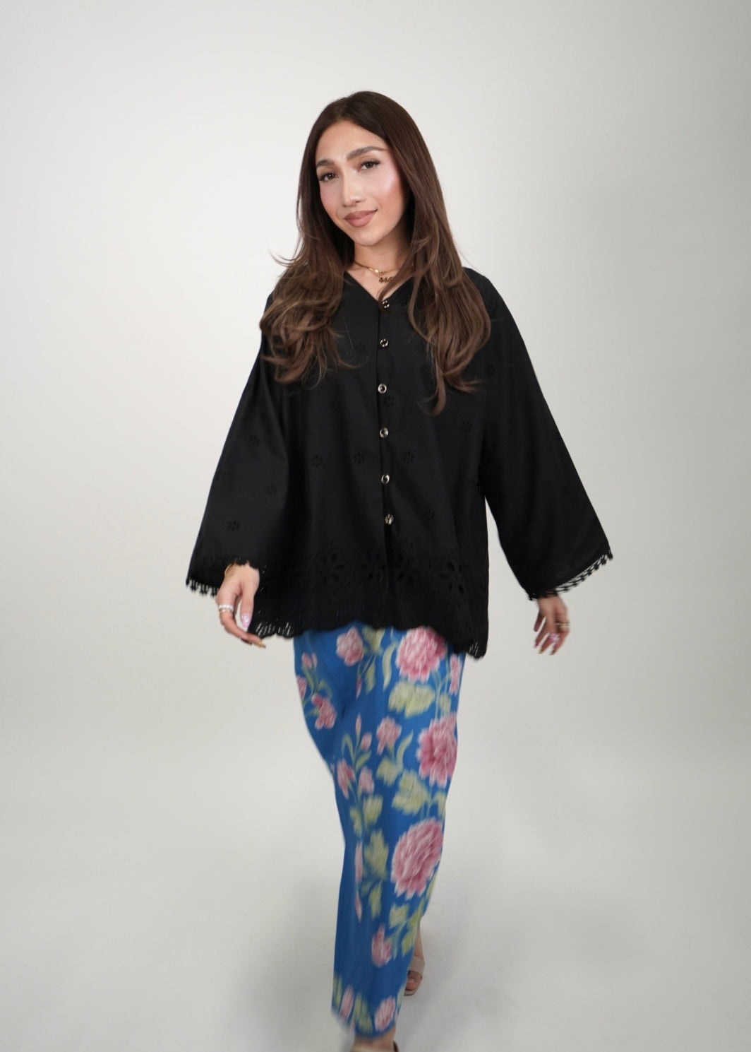 Mekar: Berbunga set in Ocean Blue