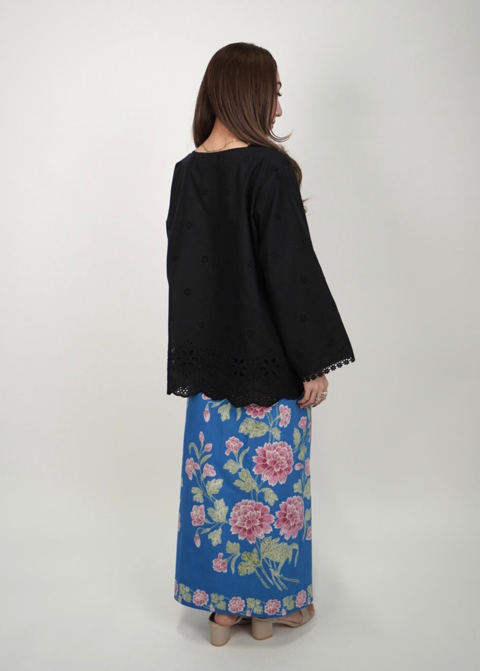 Mekar: Berbunga set in Ocean Blue