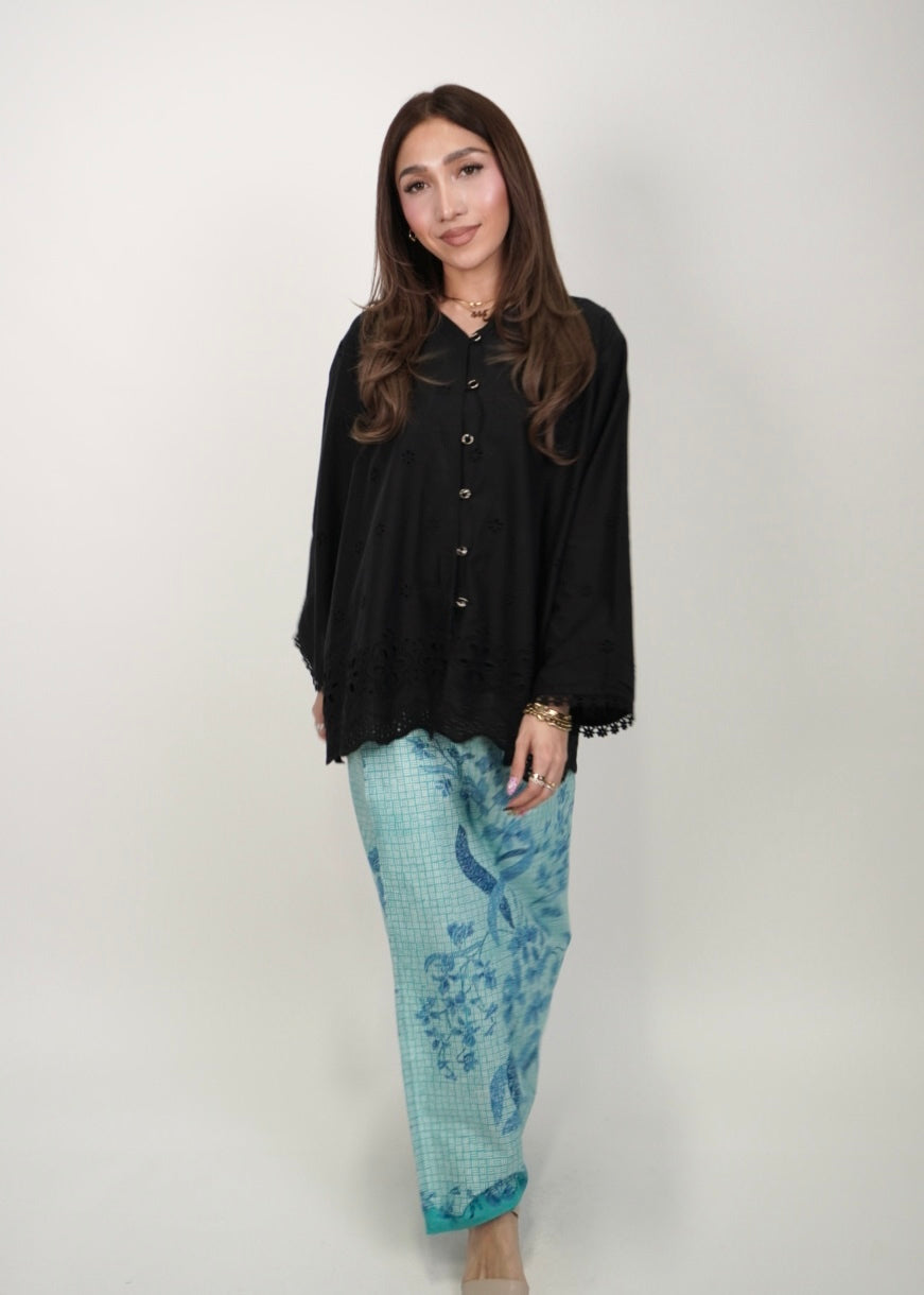Mekar: Berbunga set in Soft Blue