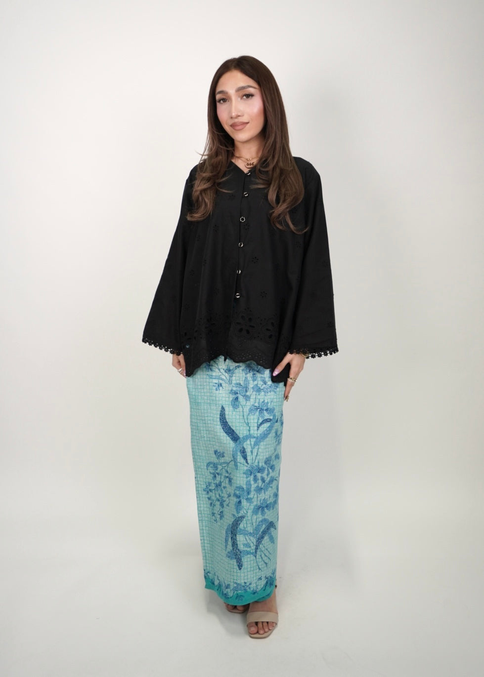 Mekar: Berbunga set in Soft Blue