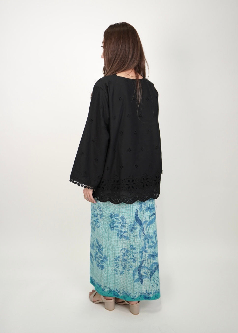 Mekar: Berbunga set in Soft Blue