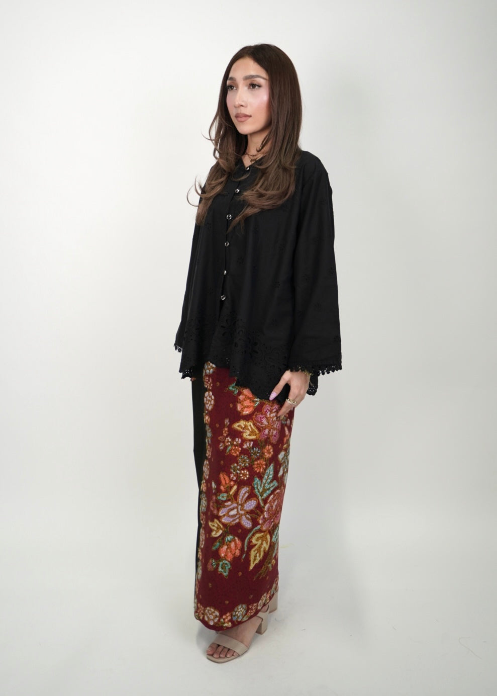 Mekar: Berbunga set in Deep Red