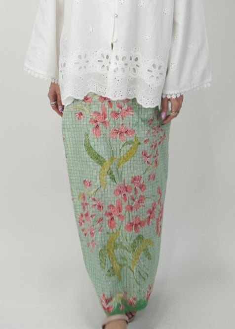 Mekar: Berputik set in Soft Green