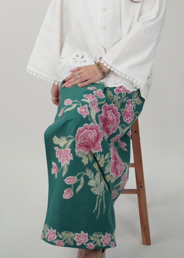 Mekar: Berputik set in Deep Green