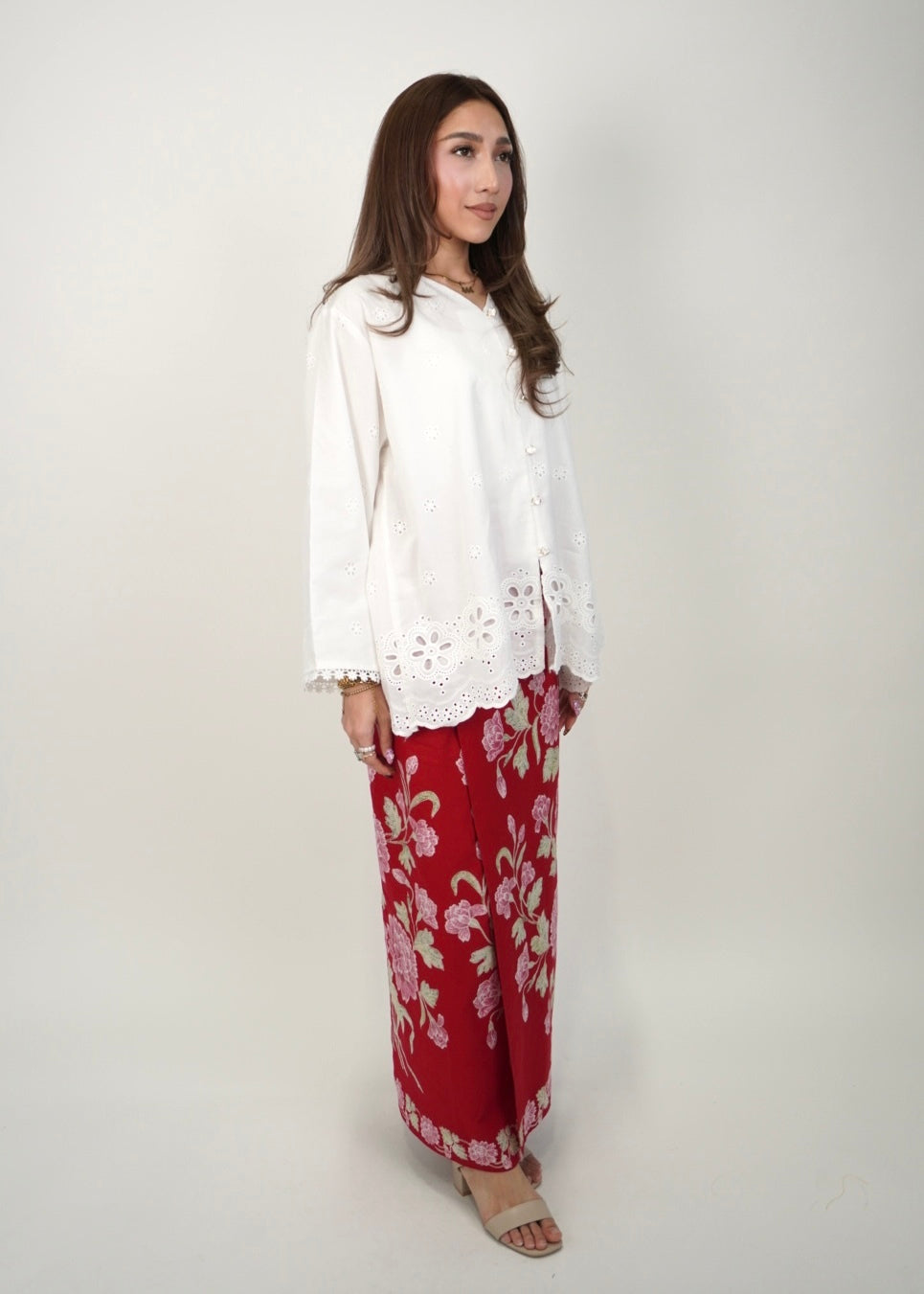 Mekar: Berputik set in Red