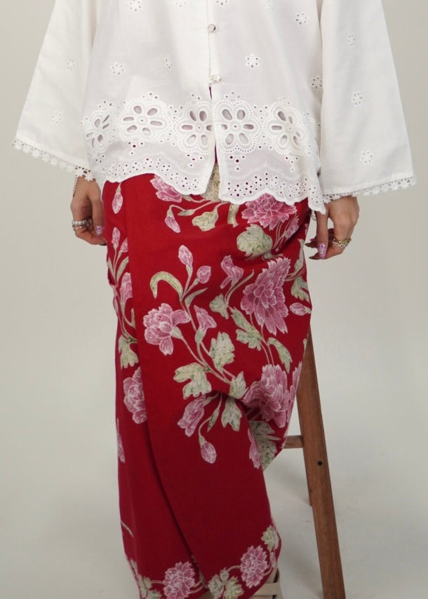 Mekar: Berputik set in Red