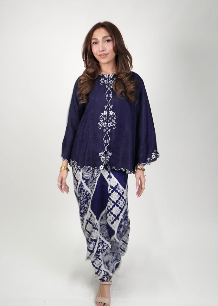 Mekar : Qayla Lily in Dark Blue