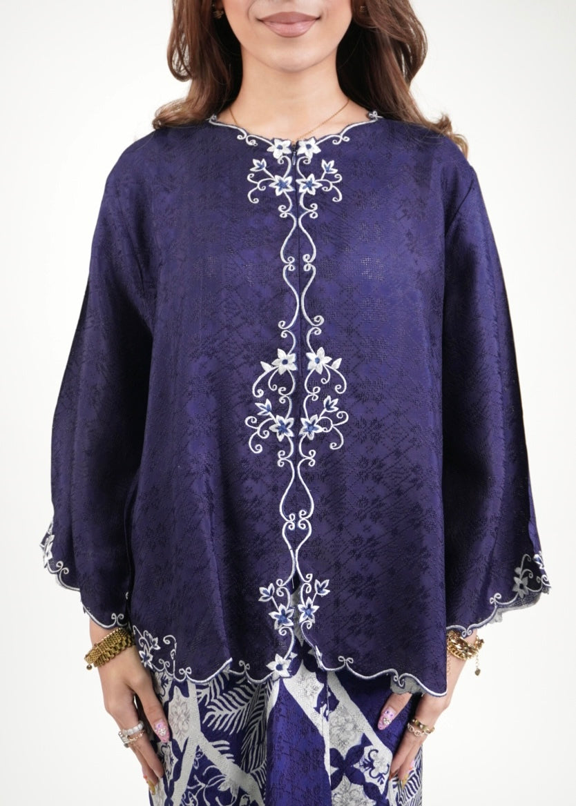 Mekar : Qayla Lily in Dark Blue