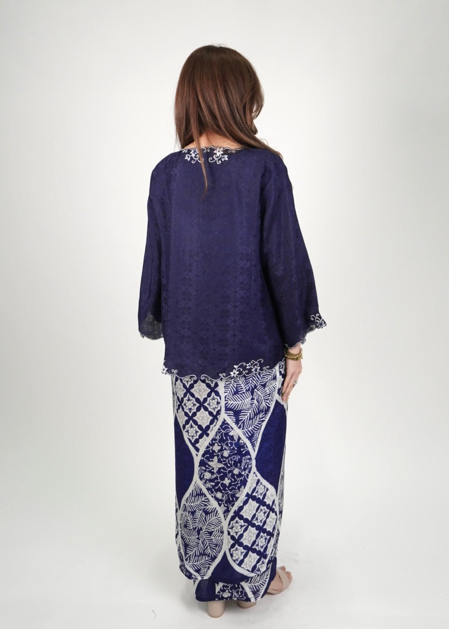Mekar : Qayla Lily in Dark Blue