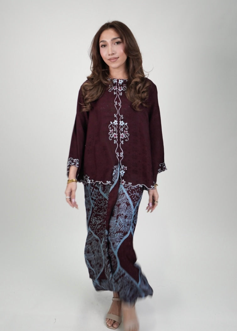 Mekar : Qayla Lily in Dark Mahogany
