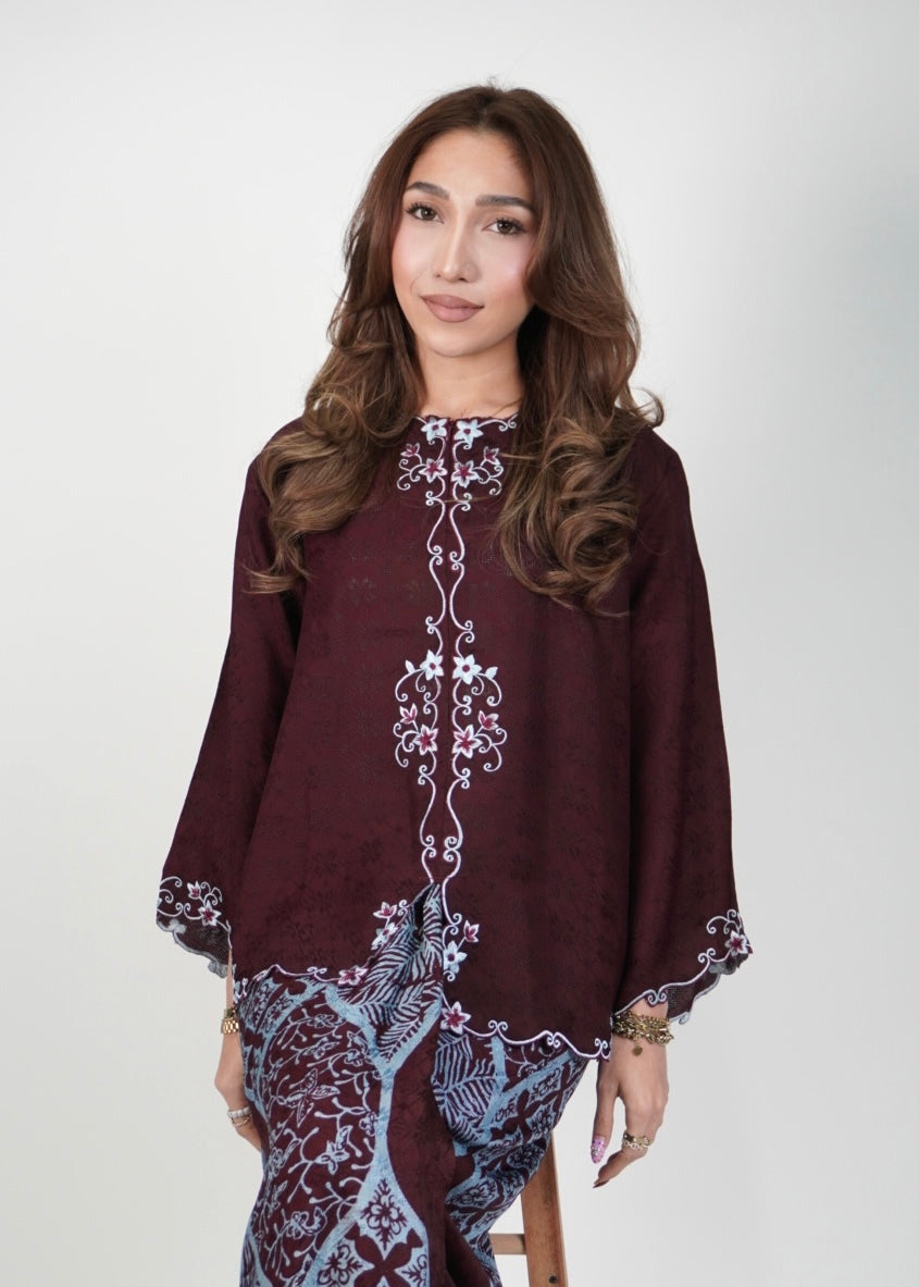 Mekar : Qayla Lily in Dark Mahogany