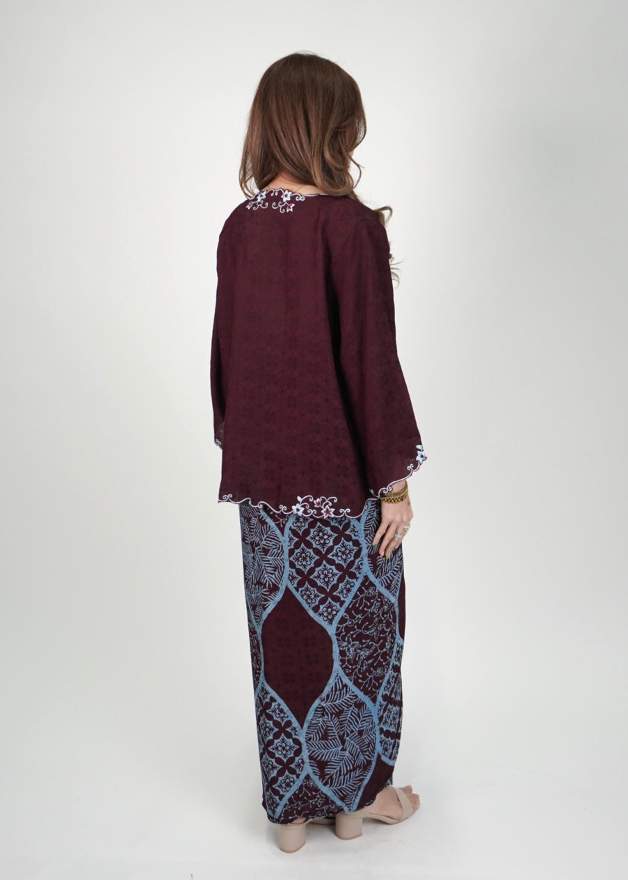 Mekar : Qayla Lily in Dark Mahogany