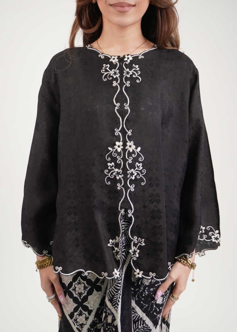 Mekar : Qayla Lily in Black