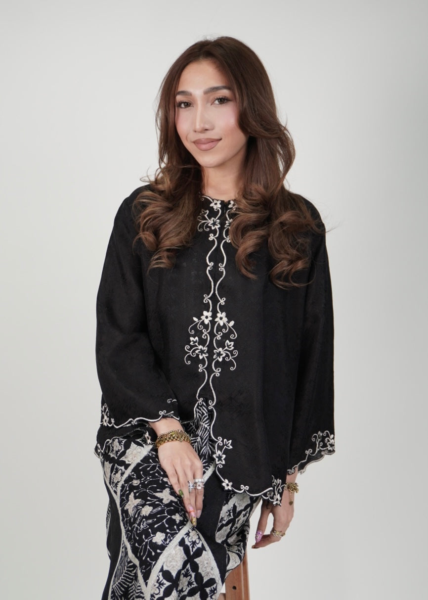 Mekar : Qayla Lily in Black