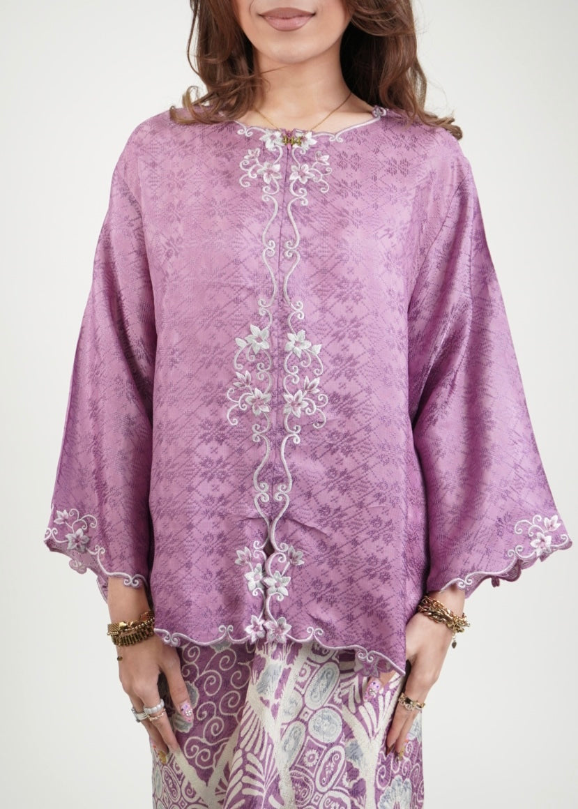 Mekar : Qayla Lily in Amethyst