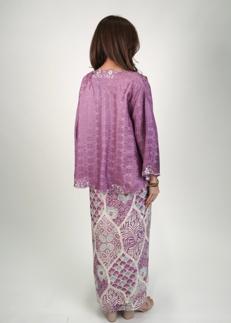Mekar : Qayla Lily in Amethyst