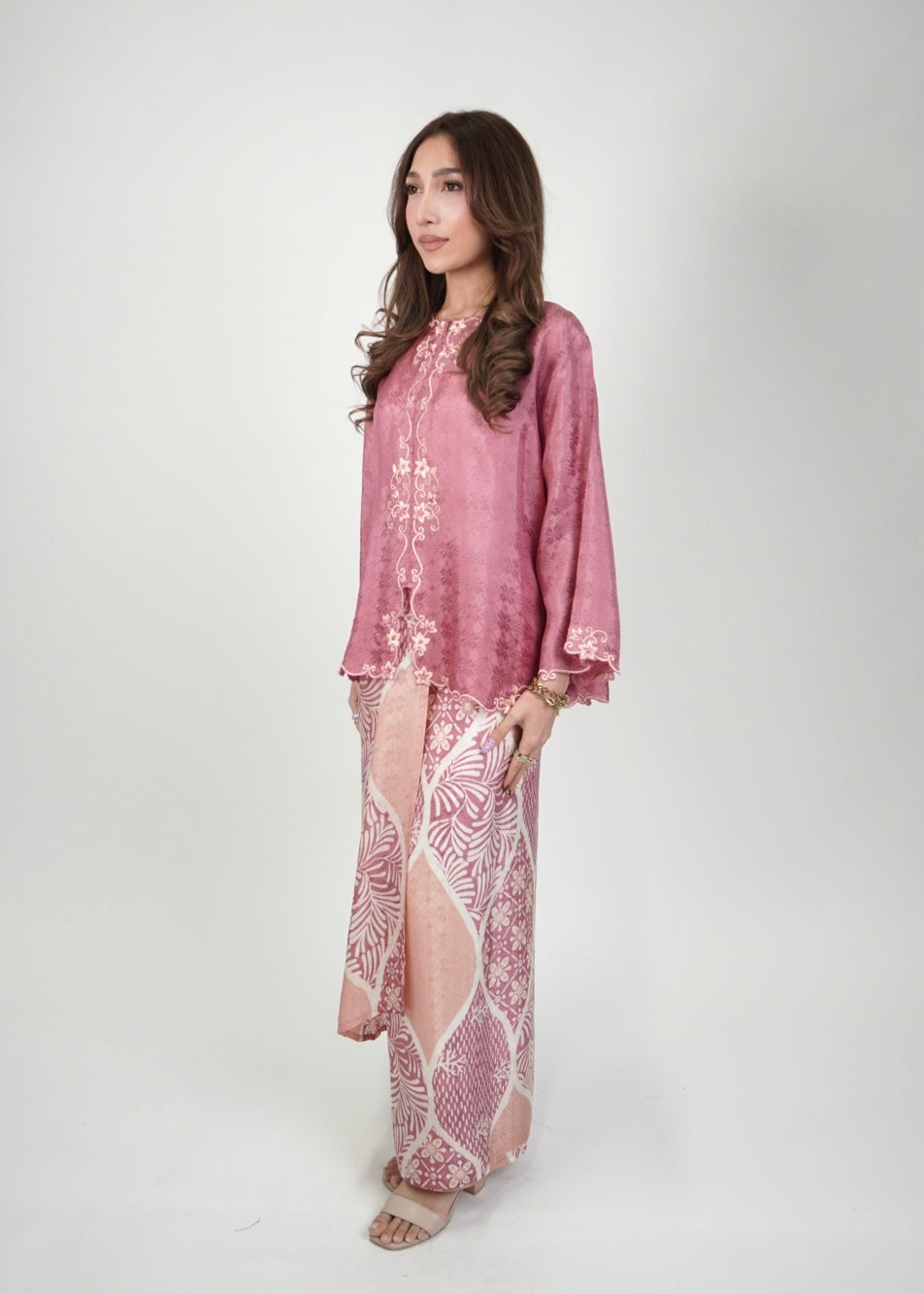 Mekar : Qayla Lily in Watermelon Pink