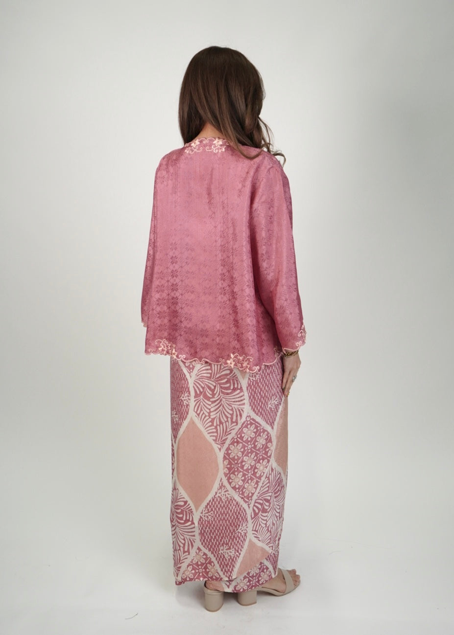 Mekar : Qayla Lily in Watermelon Pink